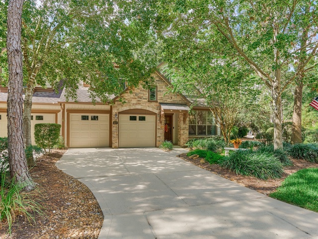 23 Douvaine Court, The Woodlands, TX 77382